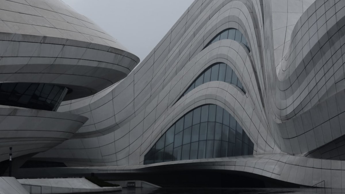 Devenir architecte en 2026 : le vrai parcours (ENSA, HMONP, débouchés)